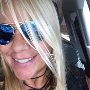 Meet your Posher, Joni